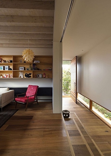 Plywood House II by Andrew Burges Architects