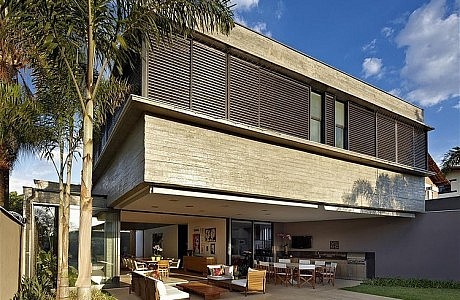 House in Belo Horizonte by Anastasia Architects