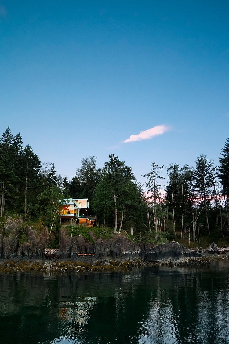 Gambier Island House by Mcfarlane Green Biggar