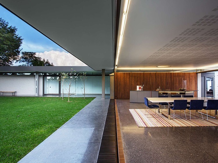 House 02 by Daffonchio & Associates Architects