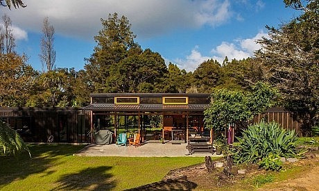 Easterbrook House by Dorrington Atcheson Architects