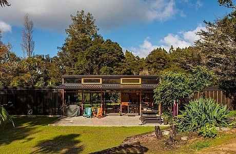 Easterbrook House by Dorrington Atcheson Architects