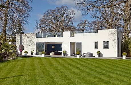 House in Hamble-Le-Rice by LA Hally Architect