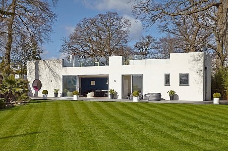 House in Hamble-Le-Rice by LA Hally Architect