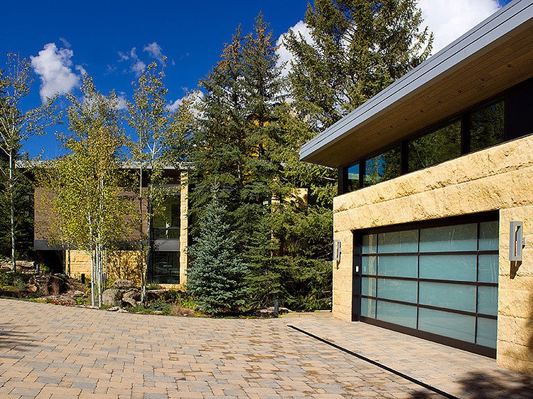 Vail River House by VAG Architects and Planners