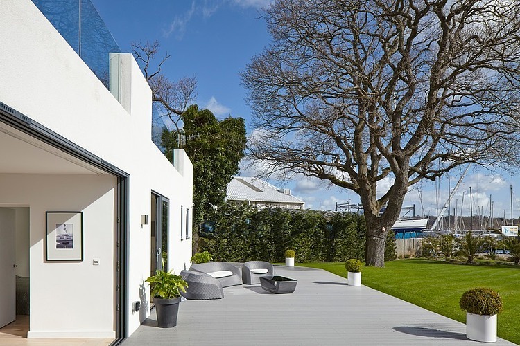 House in Hamble-Le-Rice by LA Hally Architect