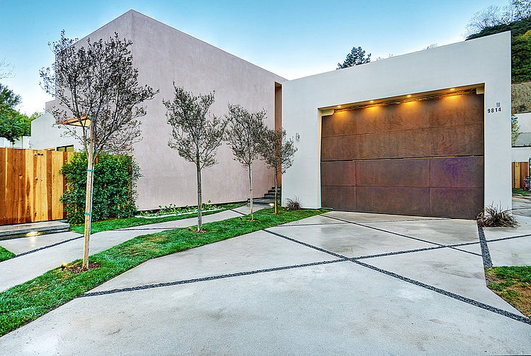 Hythe Court Home by Amit Apel Design