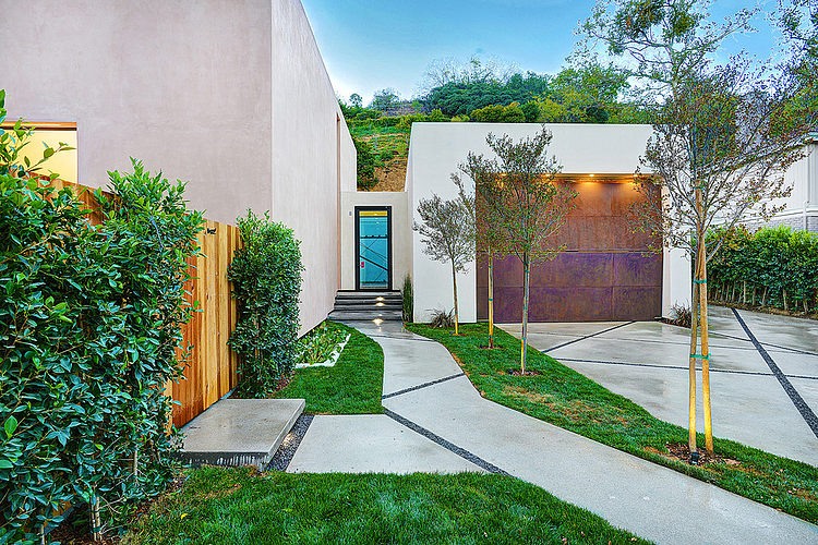 Hythe Court Home by Amit Apel Design