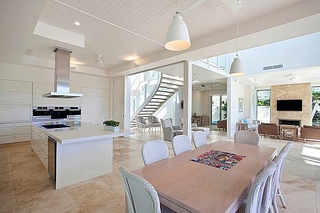 Noosa Holiday Home by Carole Tretheway Design