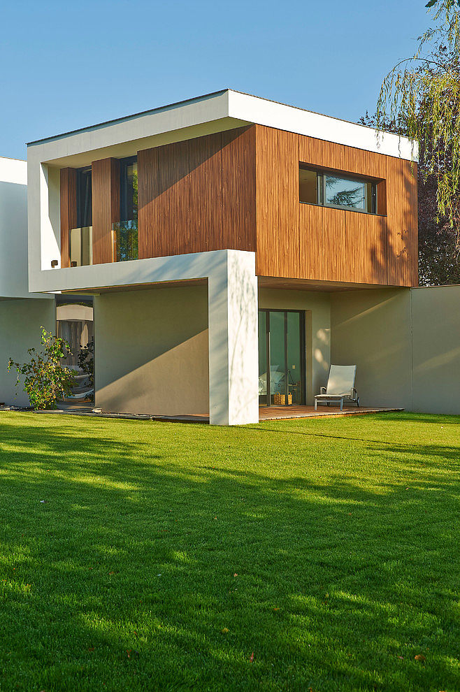 Contemporary House in Bordeaux by Hybre Architecte