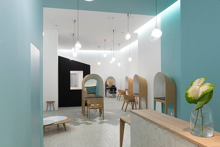Le Coiffeur by Margaux Keller and Bertrand Guillon