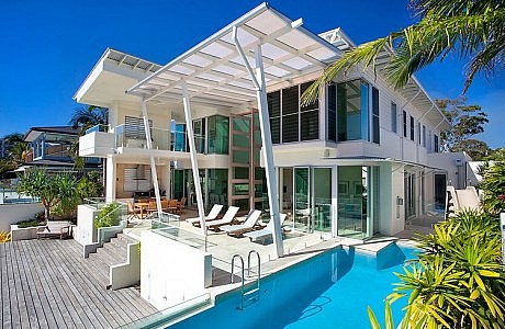 Noosa Holiday Home by Carole Tretheway Design