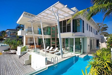 Noosa Holiday Home by Carole Tretheway Design