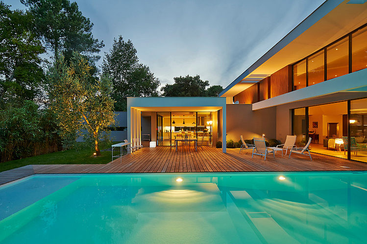 Contemporary House in Bordeaux by Hybre Architecte