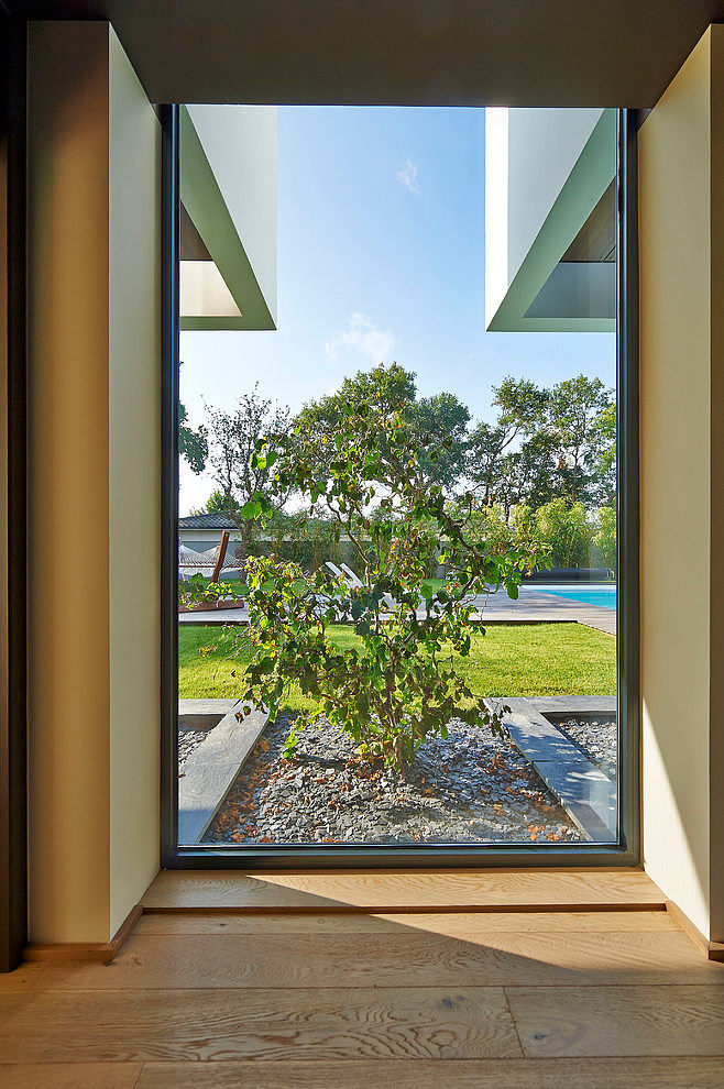 Contemporary House in Bordeaux by Hybre Architecte