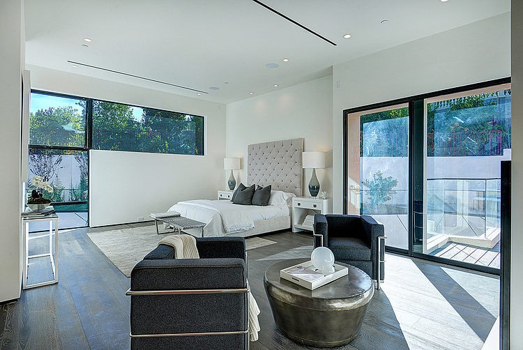 Hythe Court Home by Amit Apel Design