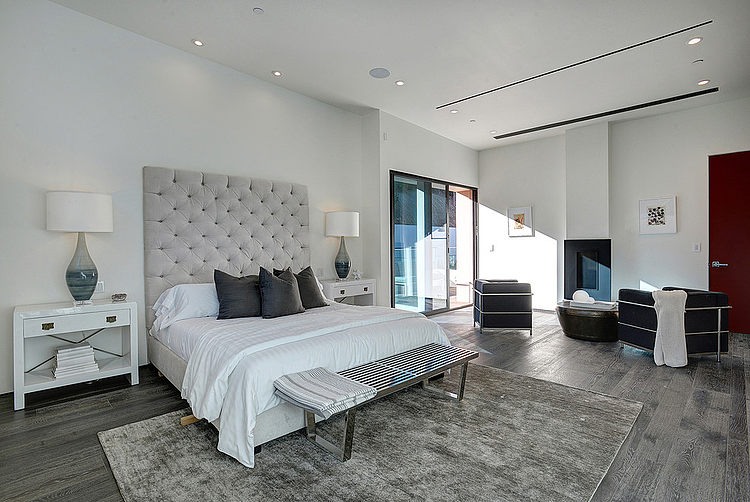 Hythe Court Home by Amit Apel Design