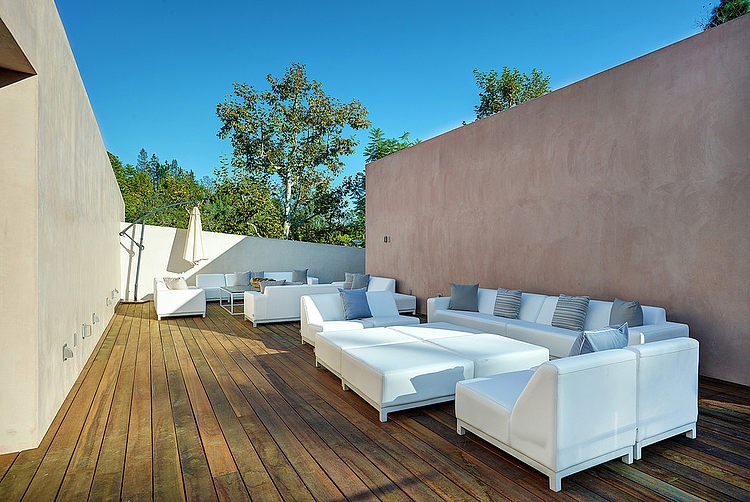 Hythe Court Home by Amit Apel Design