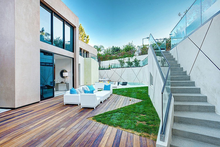 Hythe Court Home by Amit Apel Design