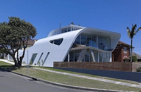 Moebius House by Tony Owen Partners