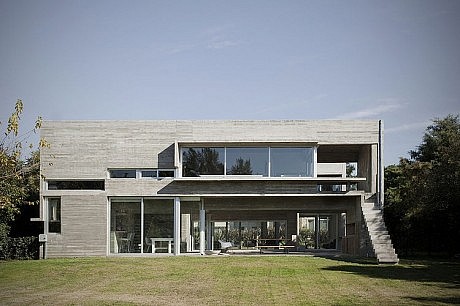 Torcuato House by BAK arquitectos