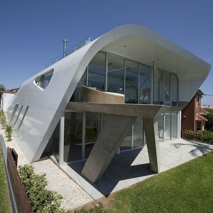 Moebius House by Tony Owen Partners