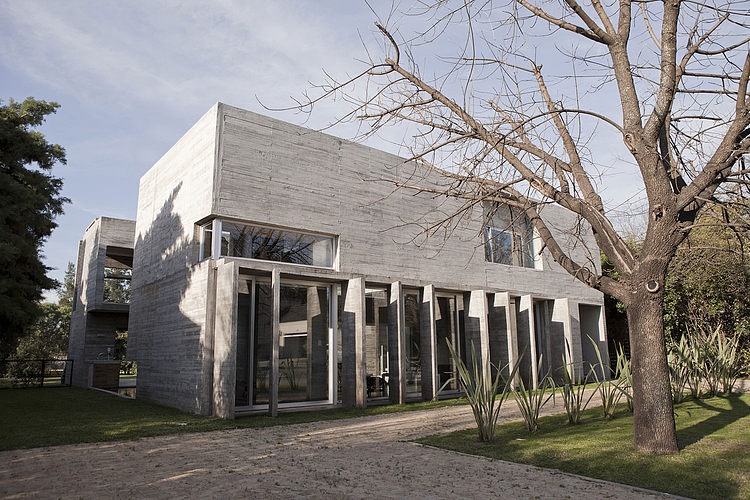 Torcuato House by BAK arquitectos