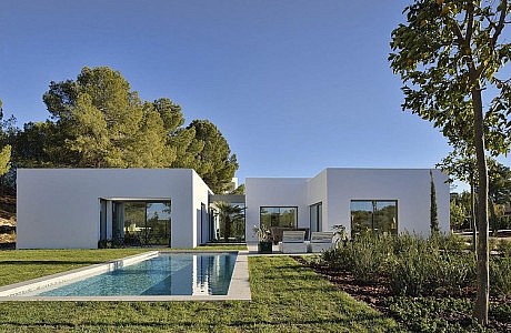 San Miguel de Salinas by Ábaton