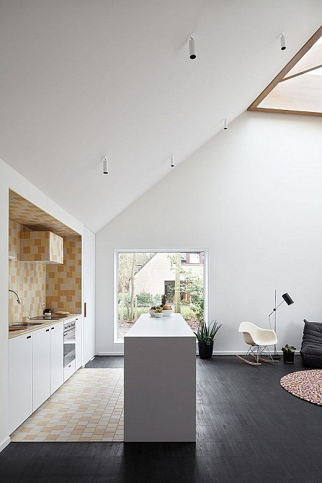 House for Patrick by LOW Architecten