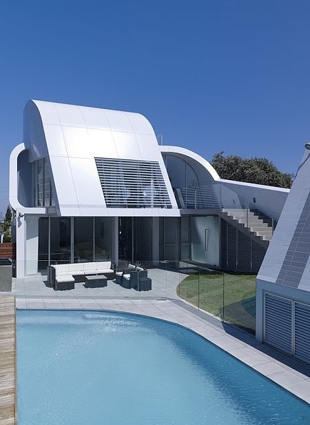 Moebius House by Tony Owen Partners
