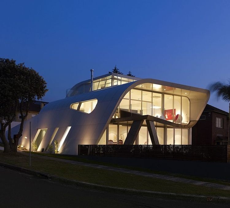 Moebius House by Tony Owen Partners