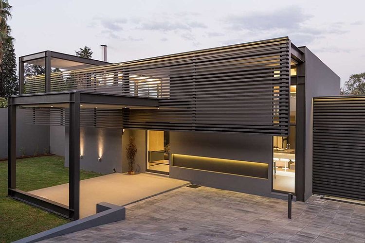 House Sar by Nico van der Meulen Architects