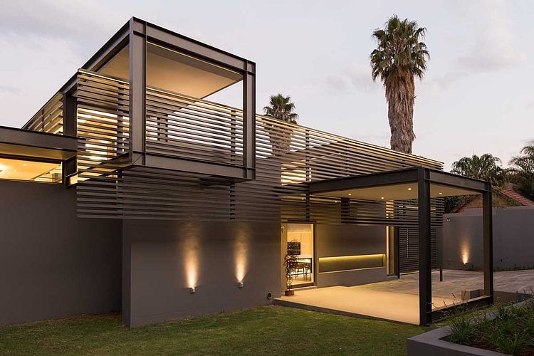 House Sar by Nico van der Meulen Architects