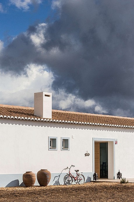 Pé no Monte by [i]da Arquitectos