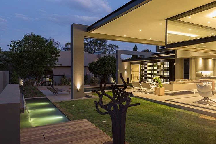 House Sar by Nico van der Meulen Architects