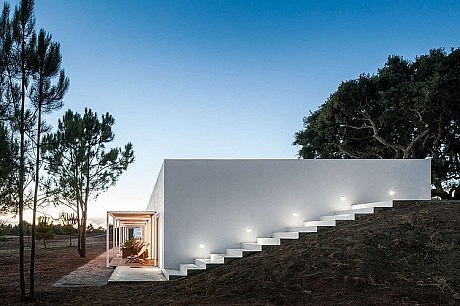 Pé no Monte by [i]da Arquitectos