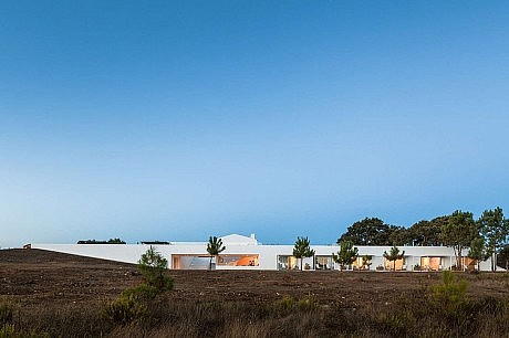 Pé no Monte by [i]da Arquitectos