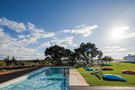 Pé no Monte by [i]da Arquitectos