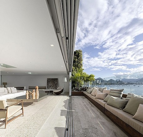 Urca Residence by Studio Arthur Casas