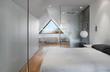 142 Kenilworth by Johnson Chou Studio