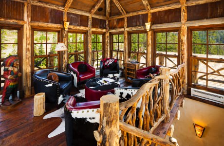 Mountain Ski Chalet by Faure Halvorson Architects