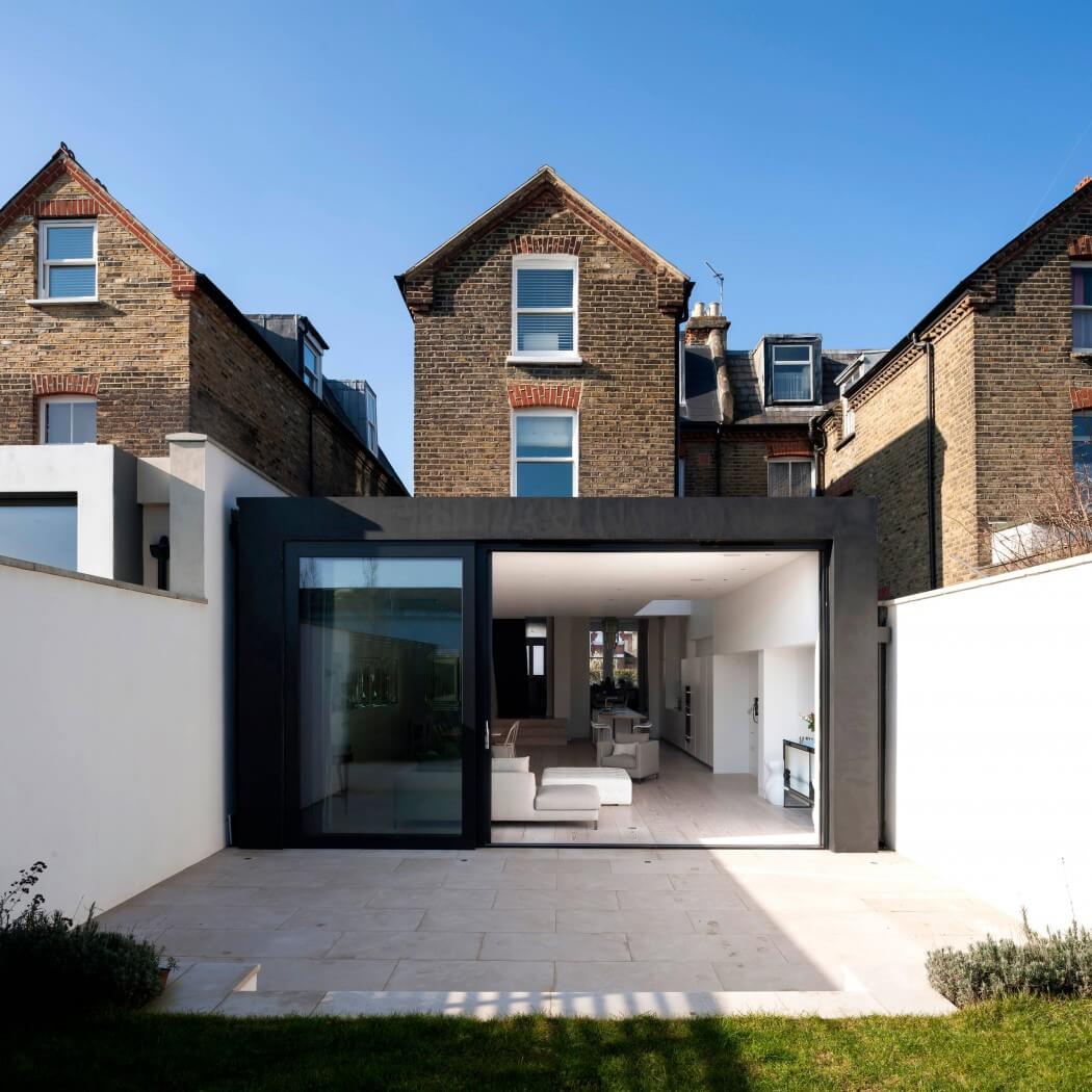 House in Homefield Road by Alex Findlater - 1