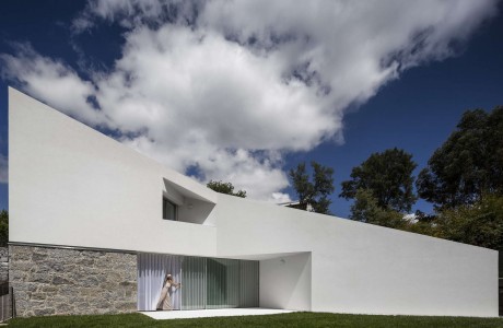 Taíde House  by Rui Vieira Oliveira + Vasco Fernades