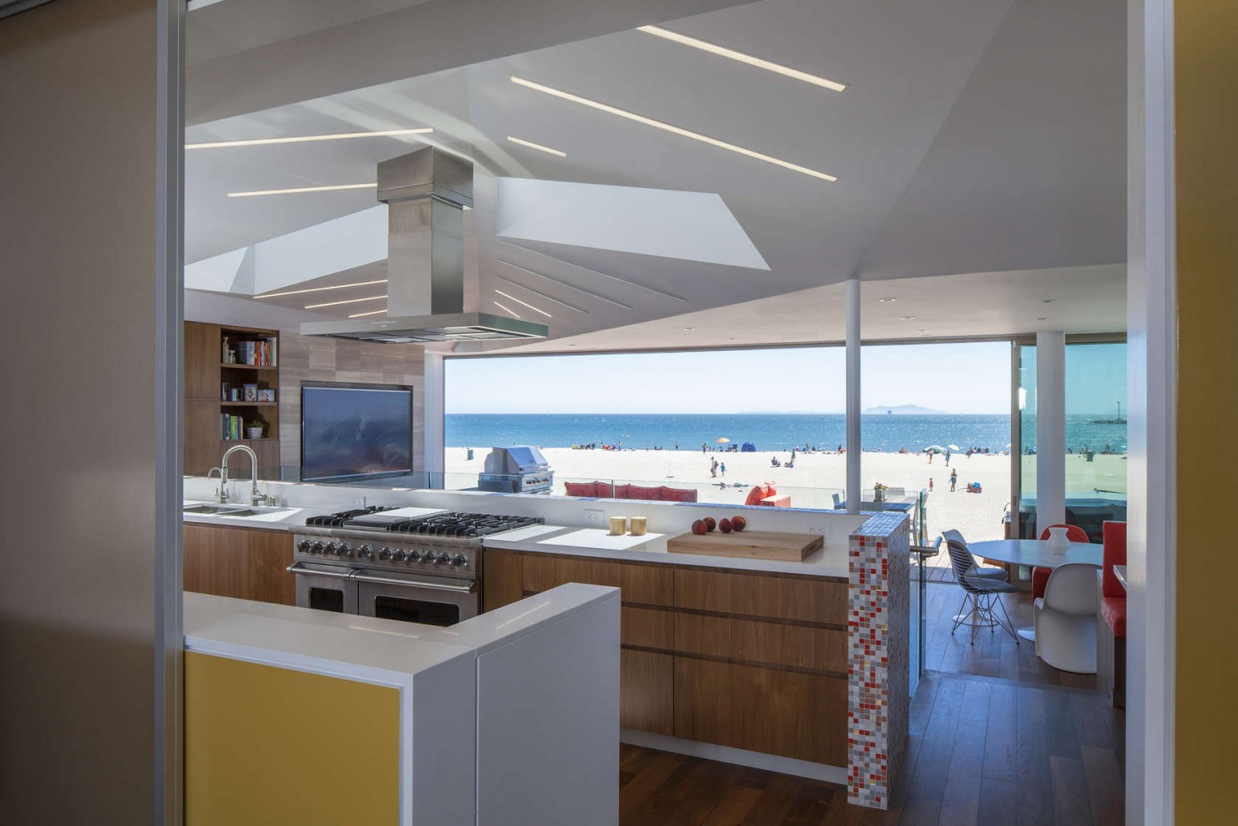 Beach House by Robert Kerr Architecture Design