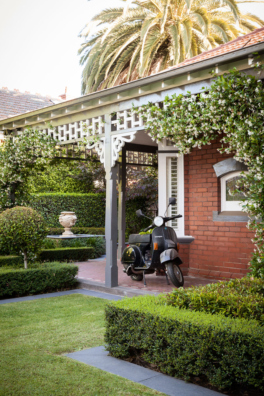 Curva House by LSA Architects & Interior Design