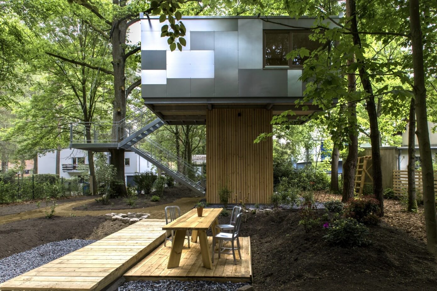Urban Treehouse by Baumraum