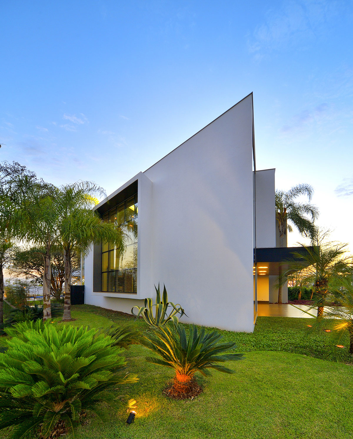 Casa Jabuticaba by Raffo Arquitetura