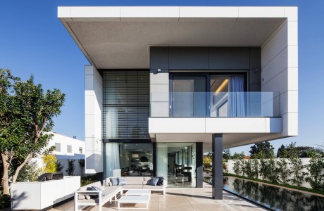 House near Tel Aviv by Ron Aviv