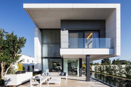 House near Tel Aviv by Ron Aviv - 1