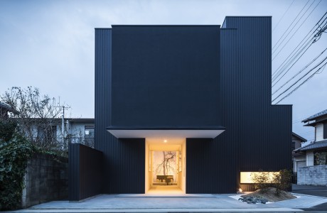 Framing House by Form / Kouichi Kimura Architects